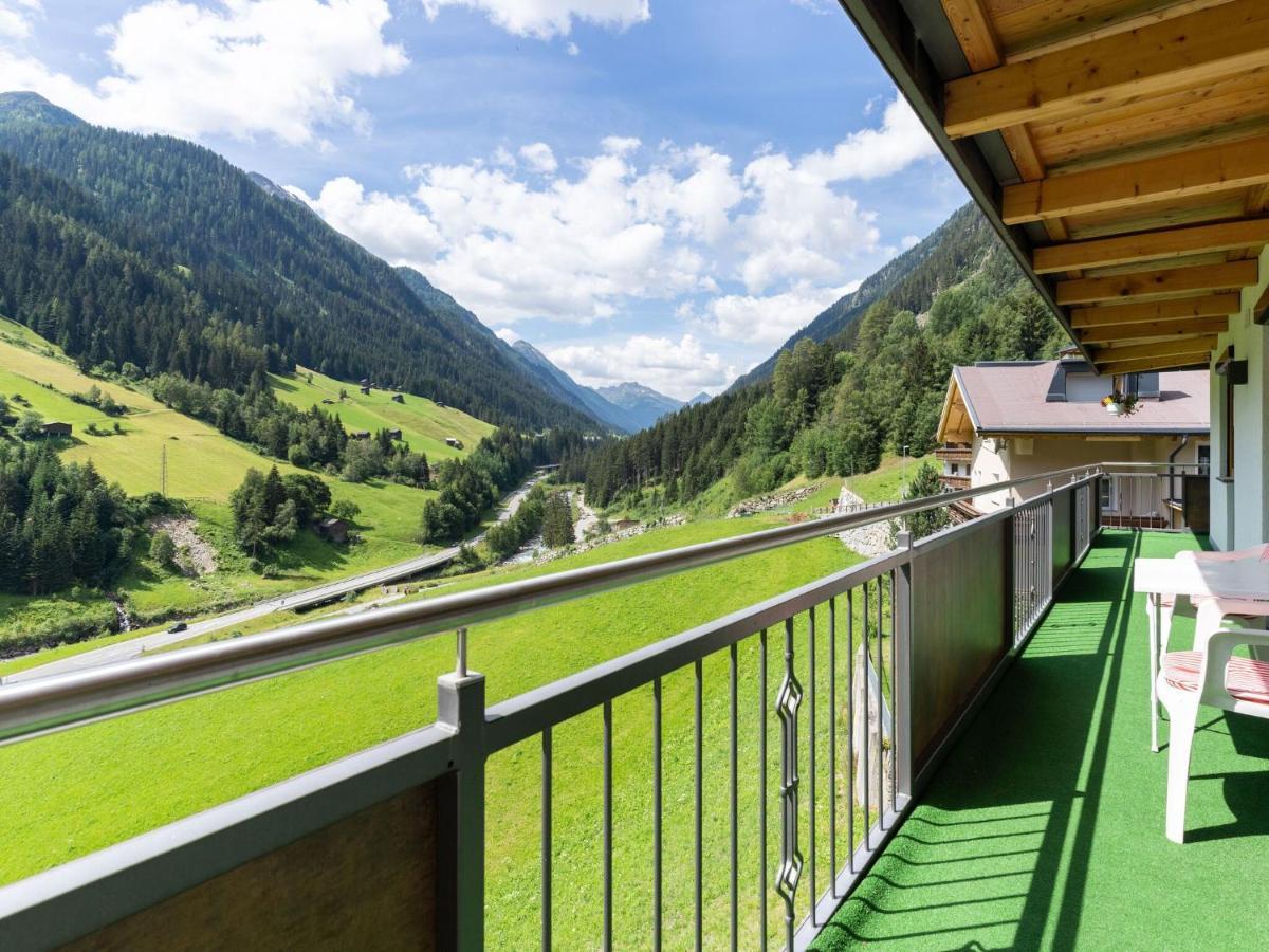 Land On The Kppl Mountain Chains Kappl  Exterior photo