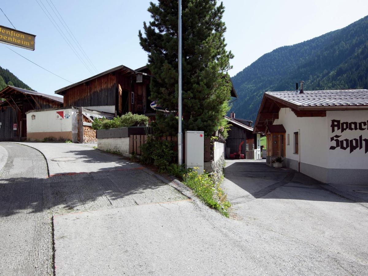 Land On The Kppl Mountain Chains Kappl  Exterior photo